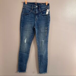 GAP NWT sky high skinny jeans. Size 2 / 26. Goes to ankle. Stretchy.